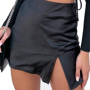 Boutique Black Silk Medium Skirt